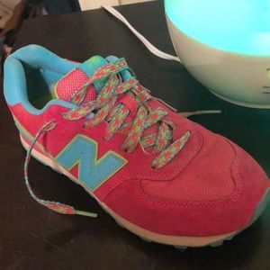 New balance tennis shoe size 5 Y